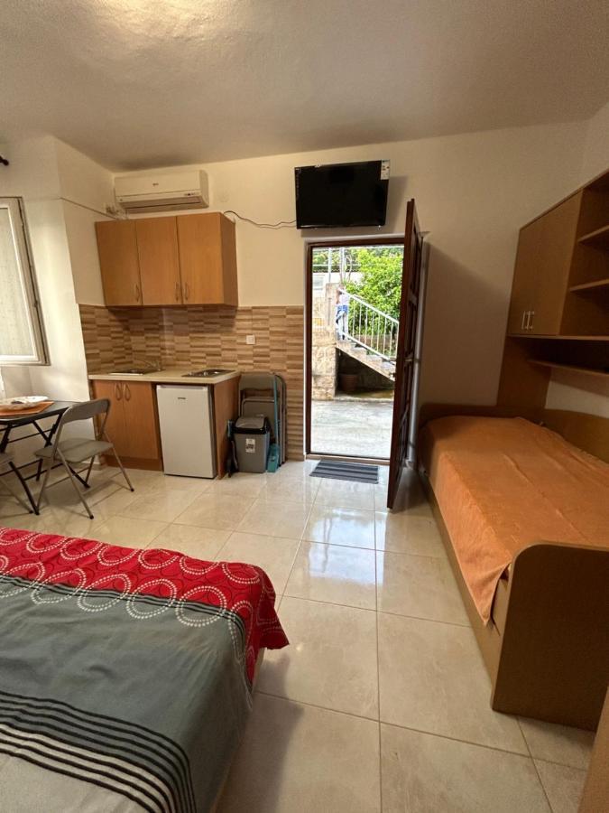 Lazarus Bigova Apartments Tivat Dış mekan fotoğraf