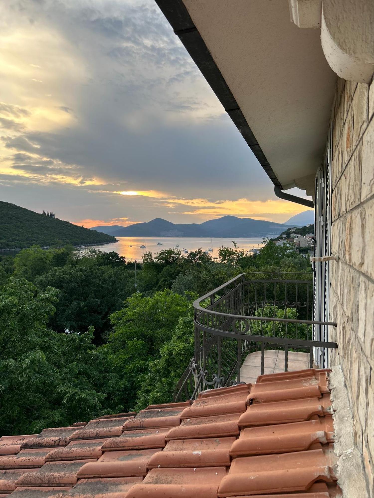 Lazarus Bigova Apartments Tivat Dış mekan fotoğraf