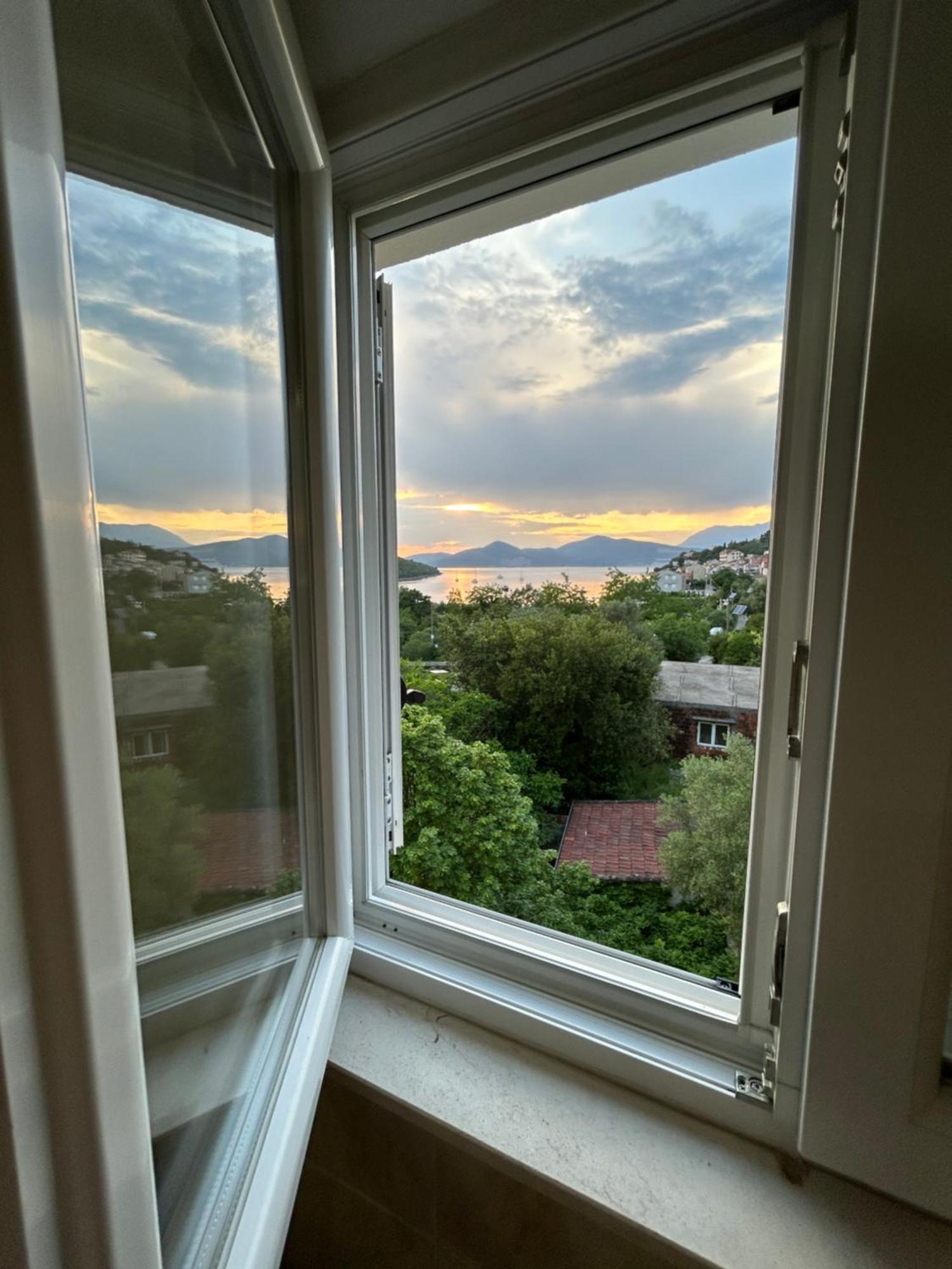 Lazarus Bigova Apartments Tivat Dış mekan fotoğraf