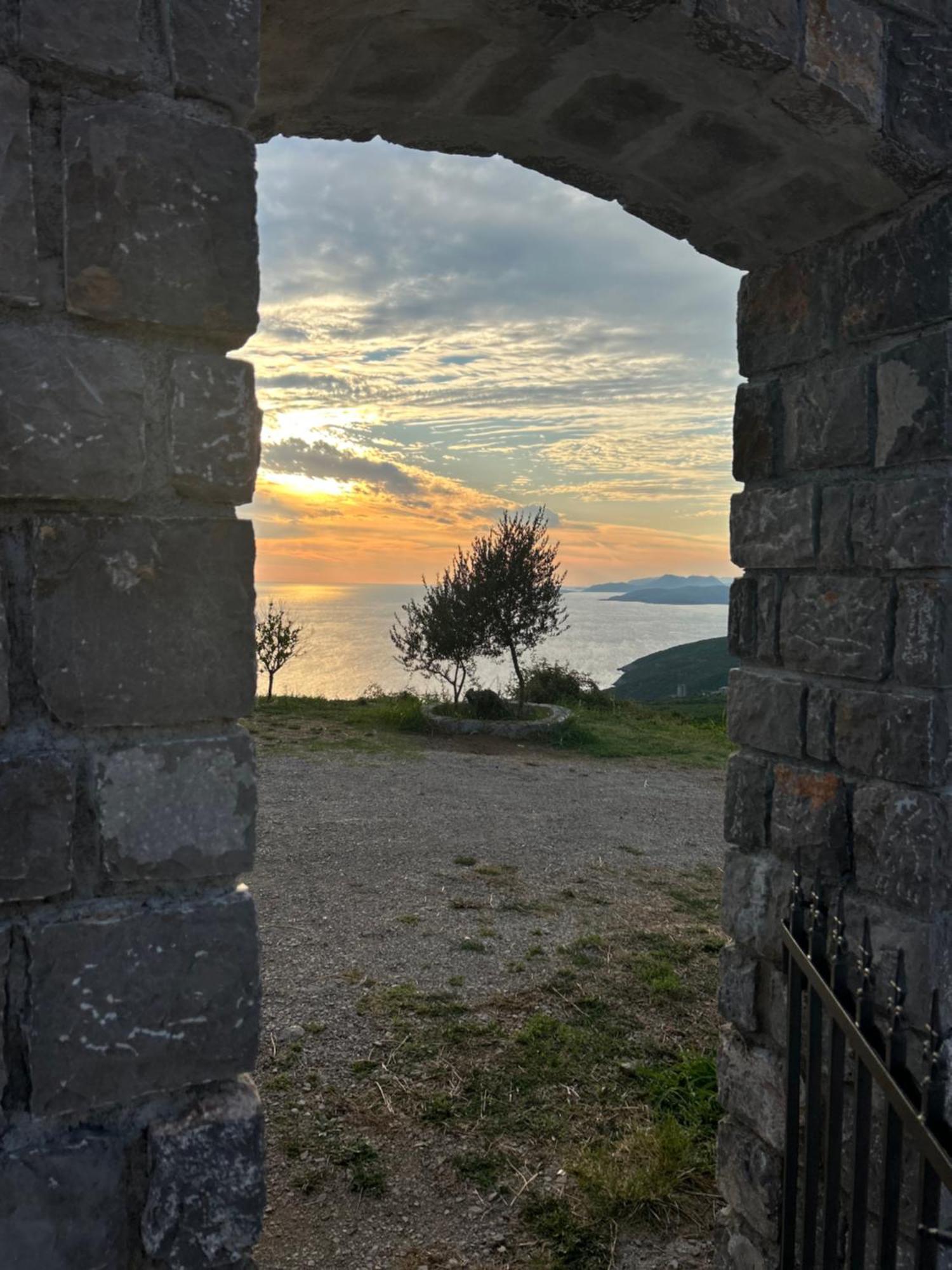 Lazarus Bigova Apartments Tivat Dış mekan fotoğraf