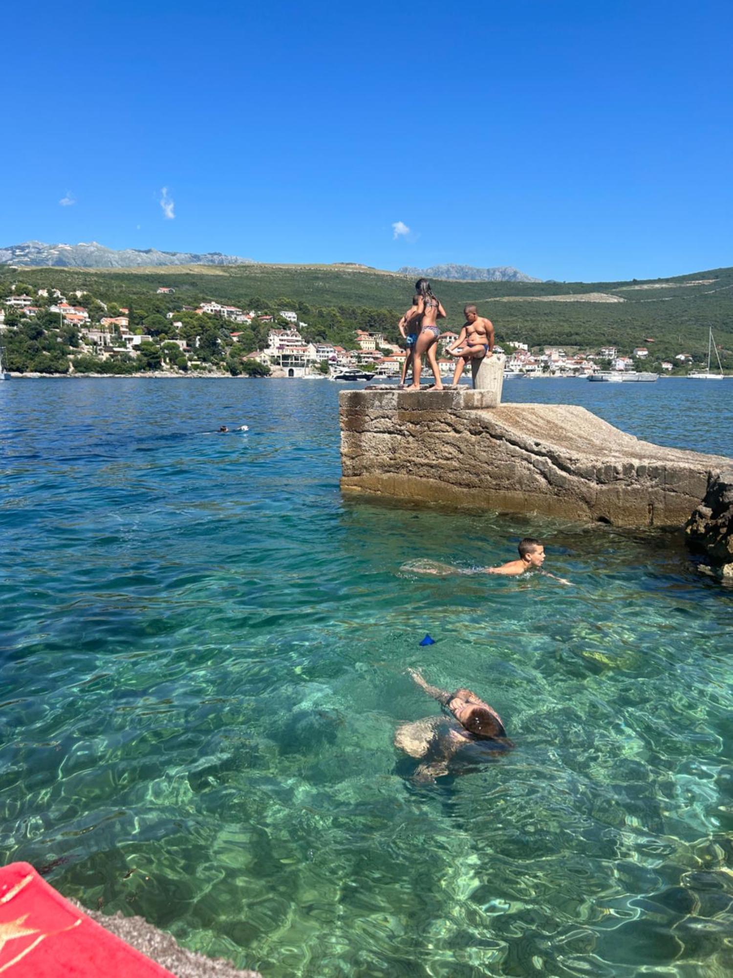 Lazarus Bigova Apartments Tivat Dış mekan fotoğraf